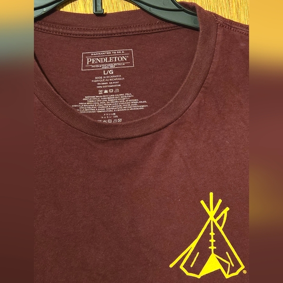 Pendleton Maroon Tee with Gold Teepee Design SzL - Picture 4 of 6